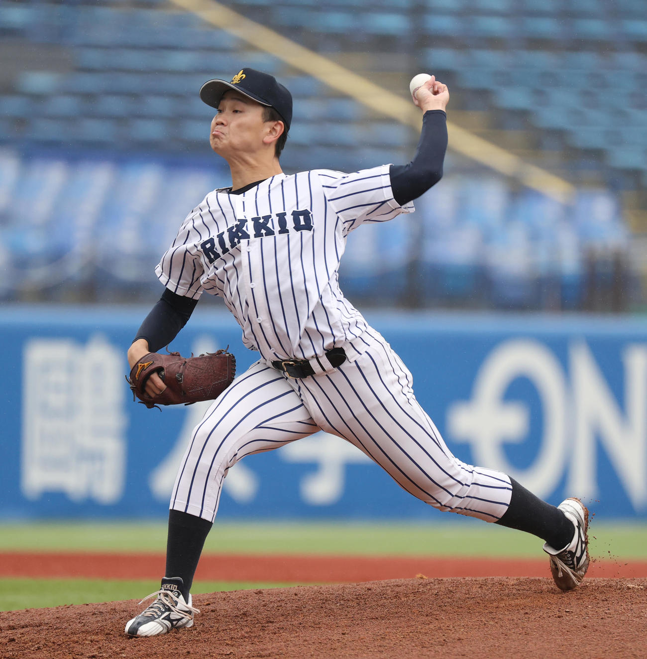 立大対明大　先発した立大・森本（撮影・柴田隆二）