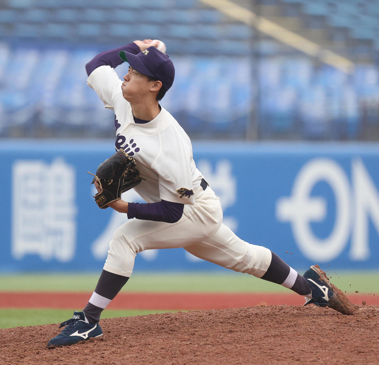 立大対明大　8回から登板した明大・大川（撮影・柴田隆二）