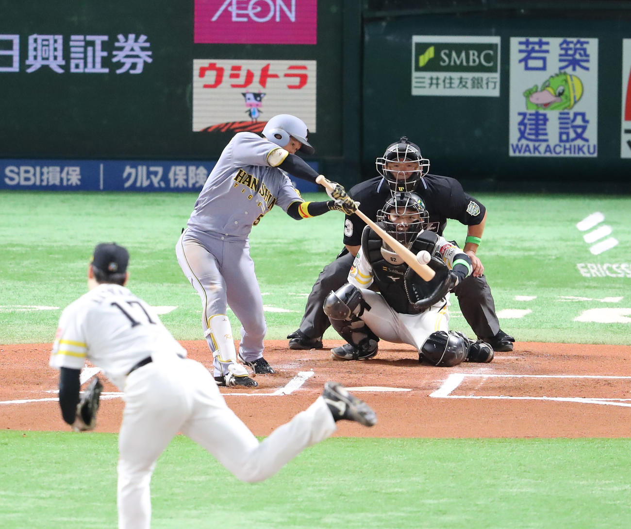 ソフトバンク対阪神　6回表阪神無死、近本は中前安打を放つ（撮影・梅根麻紀）