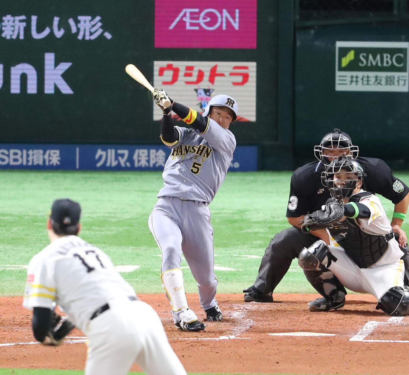 ソフトバンク対阪神　3回表阪神2死、近本は左前安打を放つ（撮影・梅根麻紀）