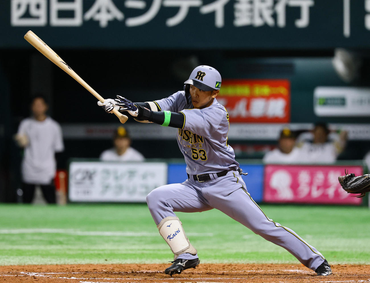 ソフトバンク対阪神　5回表阪神無死、島田は二塁内野安打を放つ（撮影・藤尾明華）