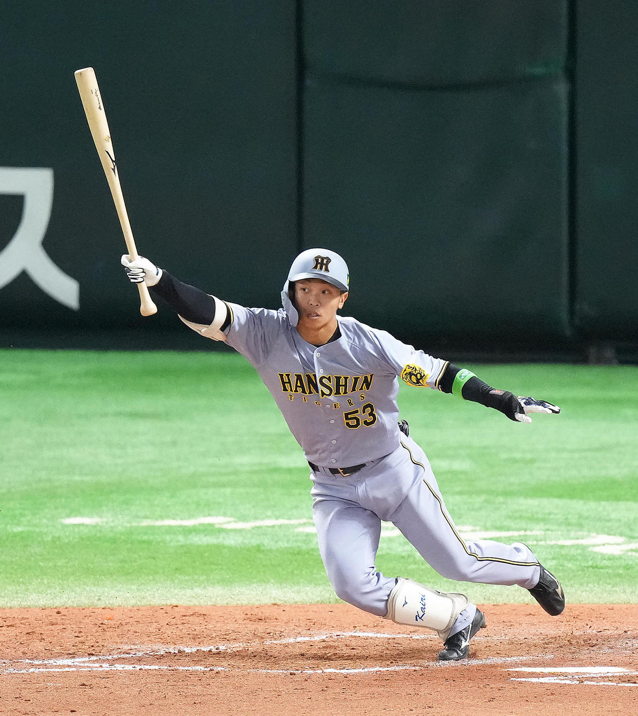 ソフトバンク対阪神　5回表阪神無死、島田は二塁内野安打を放つ（撮影・足立雅史）