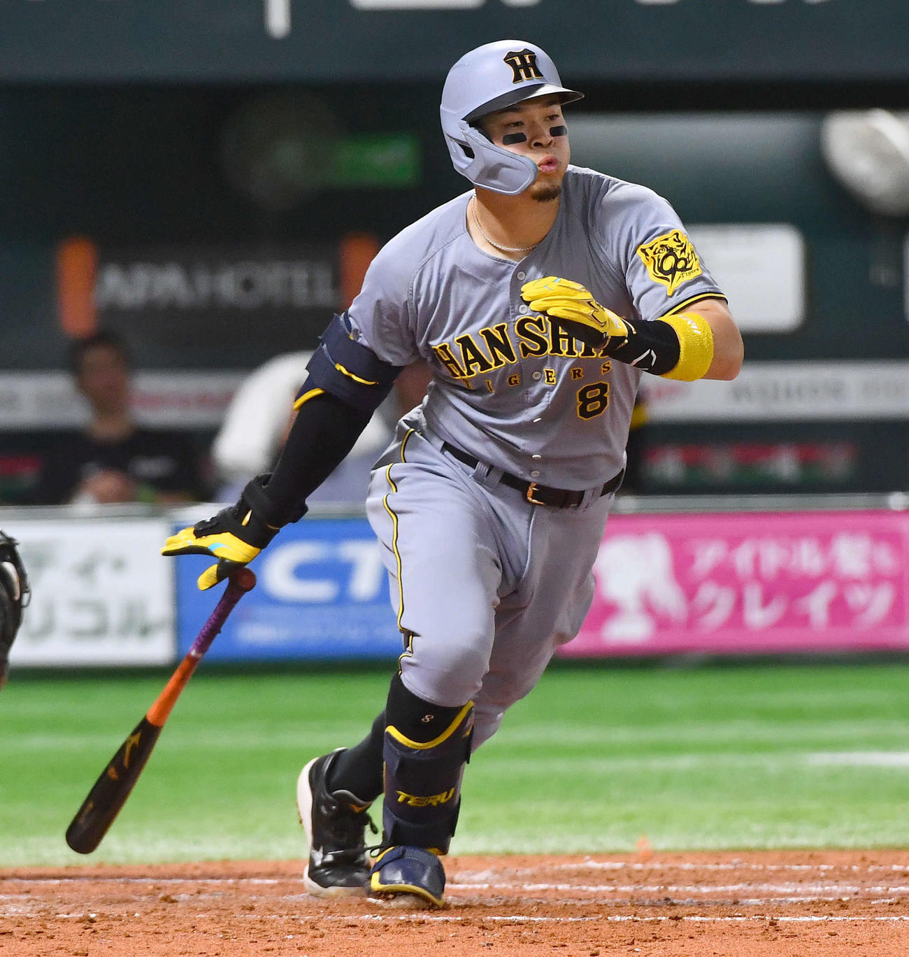 ソフトバンク対阪神　4回表阪神1死、一ゴロに倒れた佐藤輝（撮影・岩下翔太）