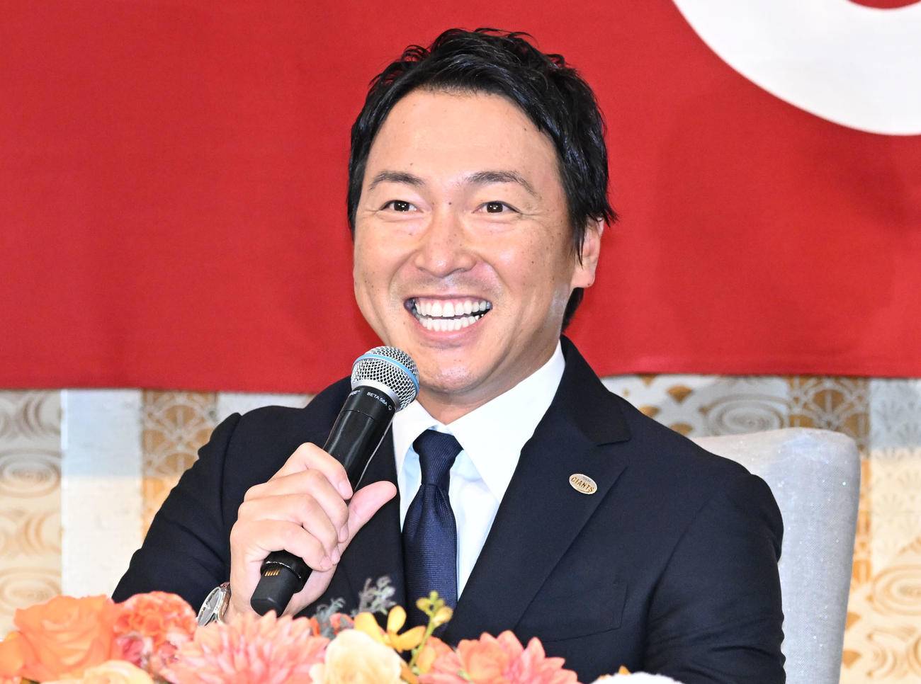現役引退の記者会見をする巨人長野久義外野手（2025年10月14日撮影）