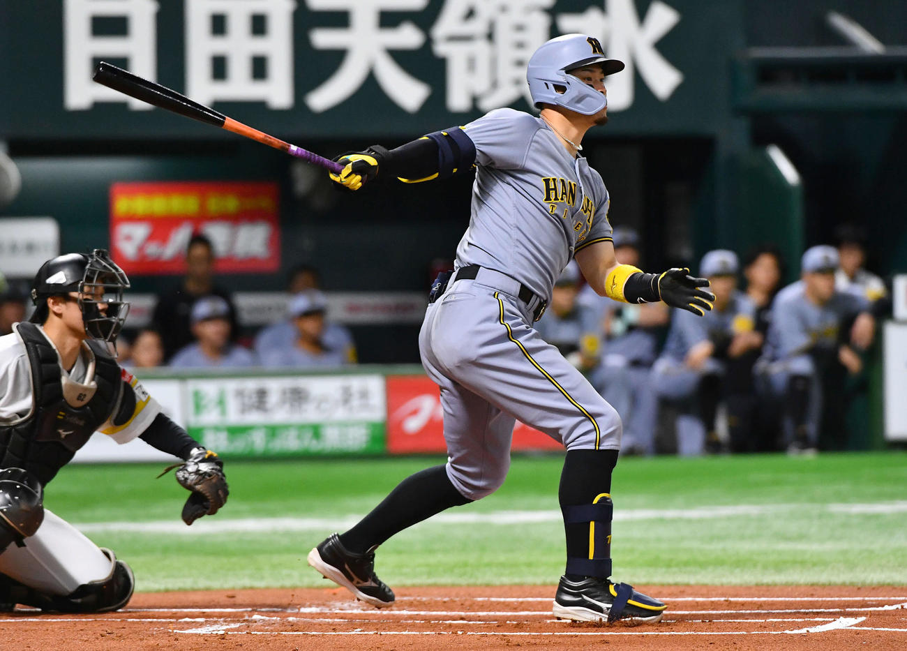 ソフトバンク対阪神　1回表阪神1死二、三塁、佐藤輝は先制の右前適時打を放つ（撮影・岩下翔太）