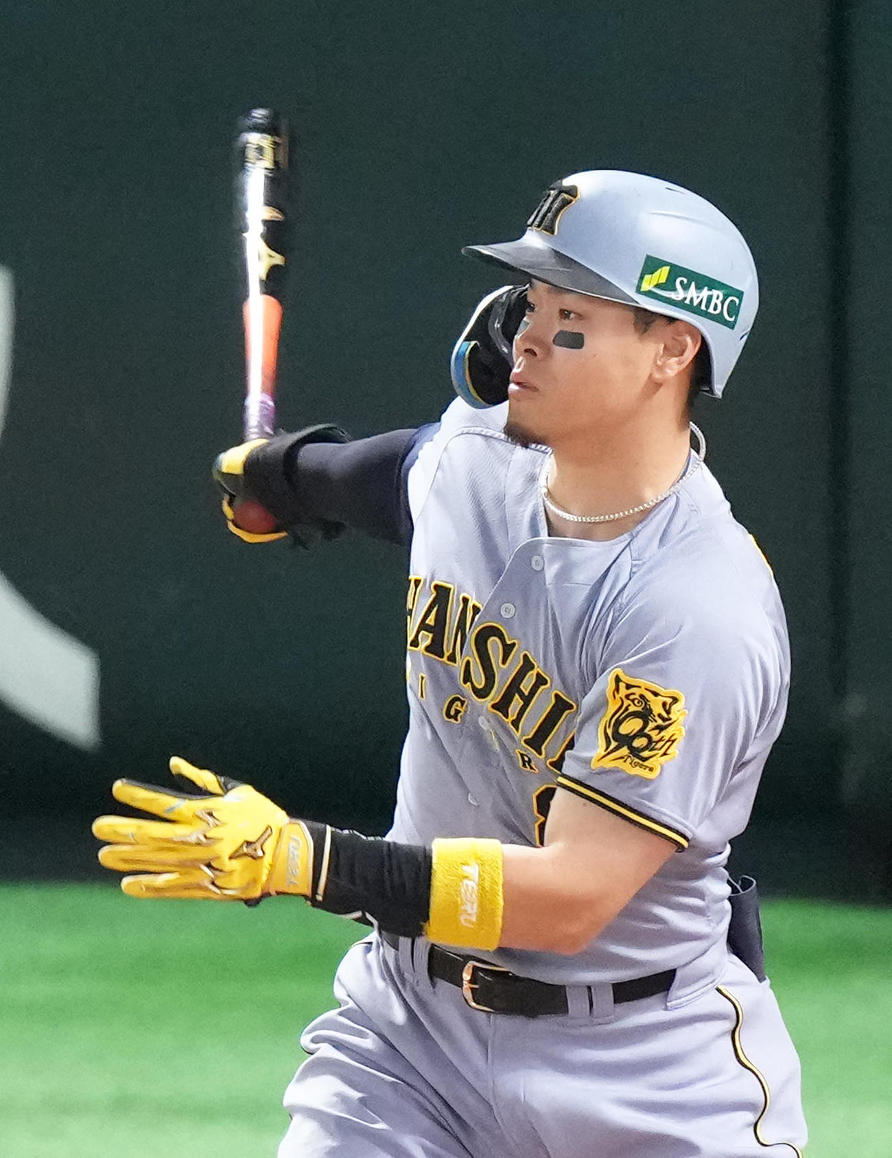ソフトバンク対阪神　1回表阪神1死二、三塁、佐藤輝は先制適時打を放つ（撮影・足立雅史）