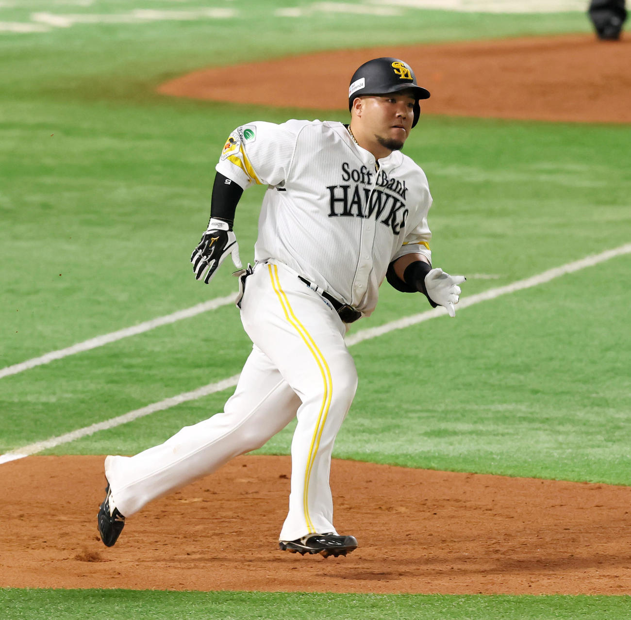 ソフトバンク対阪神　1回裏ソフトバンク2死一、二塁、山川は右越え2点適時二塁打を放つ（撮影・加藤哉）