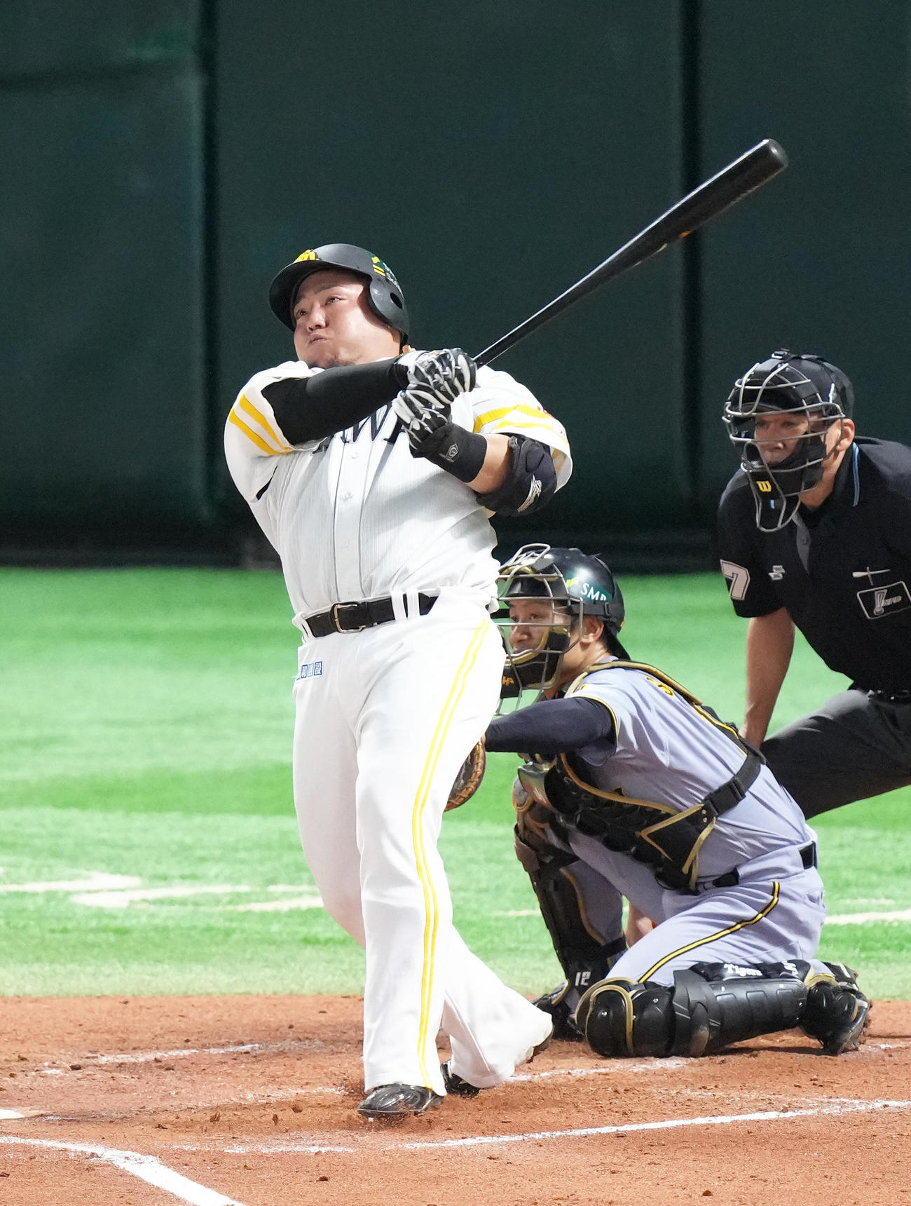 ソフトバンク対阪神　2回裏ソフトバンク2死一、二塁、山川は3点本塁打を放つ（撮影・足立雅史）