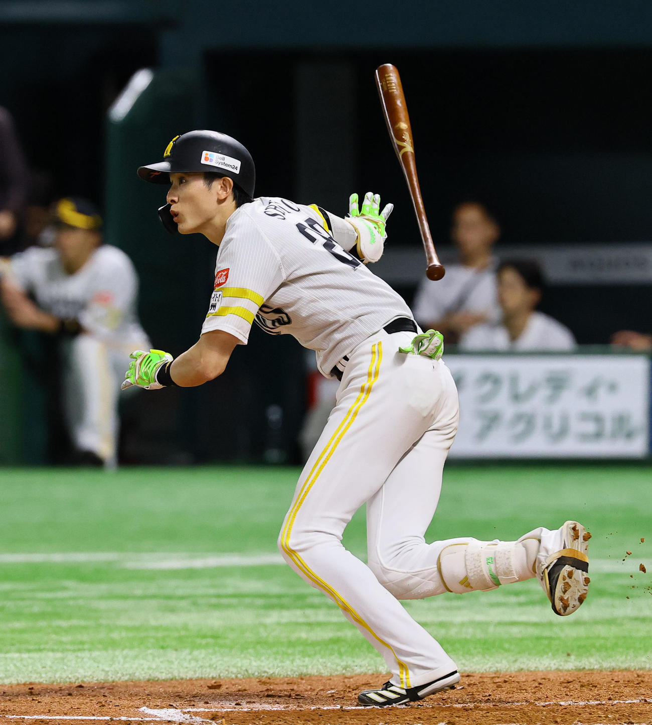 ソフトバンク対阪神　2回裏ソフトバンク2死一塁、周東は左越えに適時三塁打を放つ（撮影・藤尾明華）