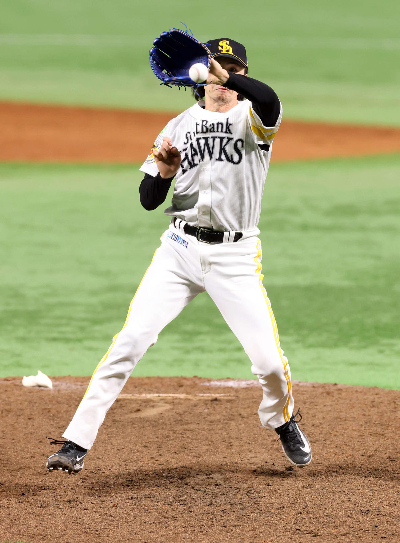 ソフトバンク対阪神　5回表阪神1死一塁、近本を投ゴロ併殺に仕留める上沢（撮影・浅見桂子）