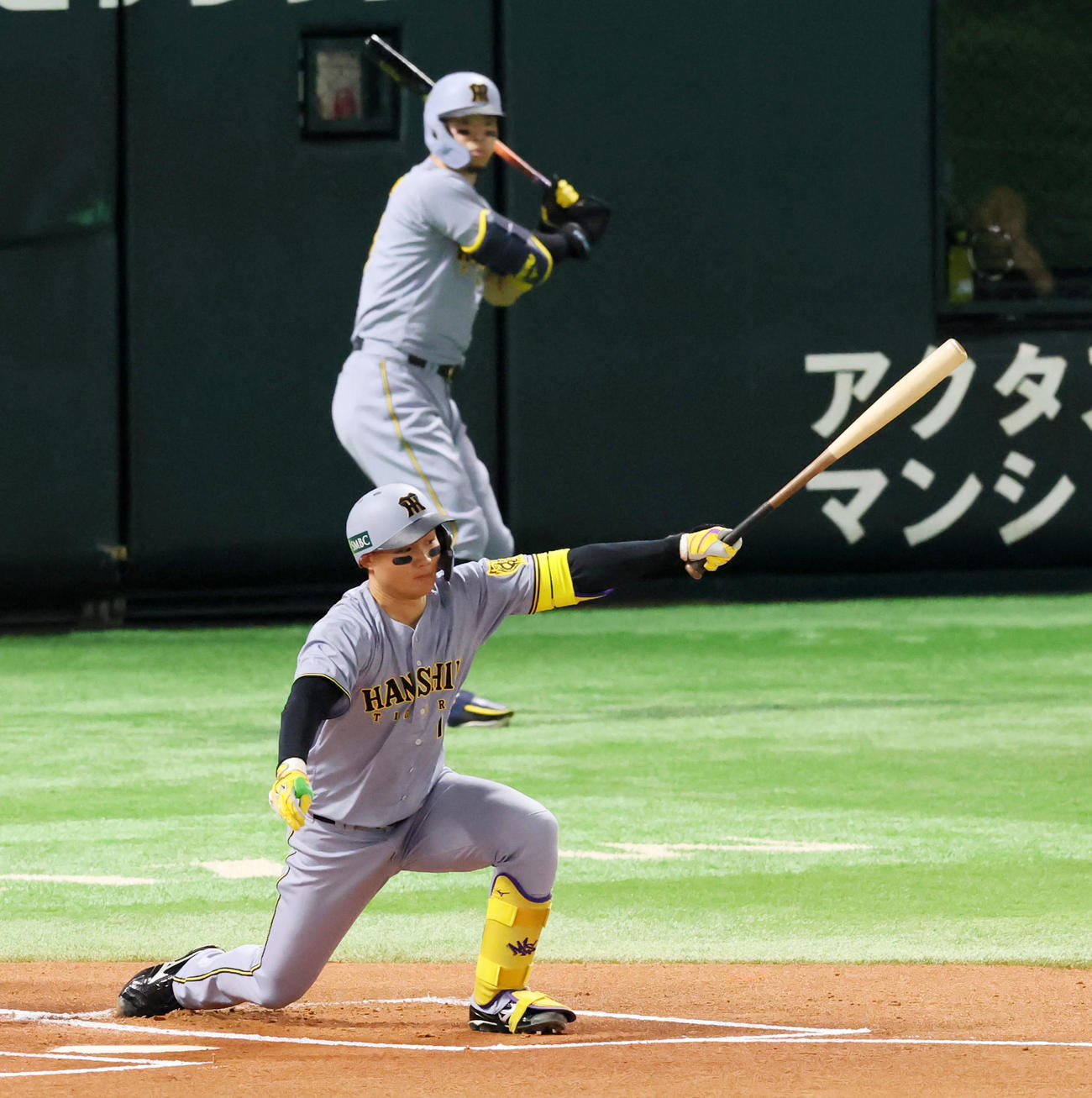 ソフトバンク対阪神　1回表阪神1死一塁、森下は遊撃への二塁打を放つ（撮影・加藤哉）