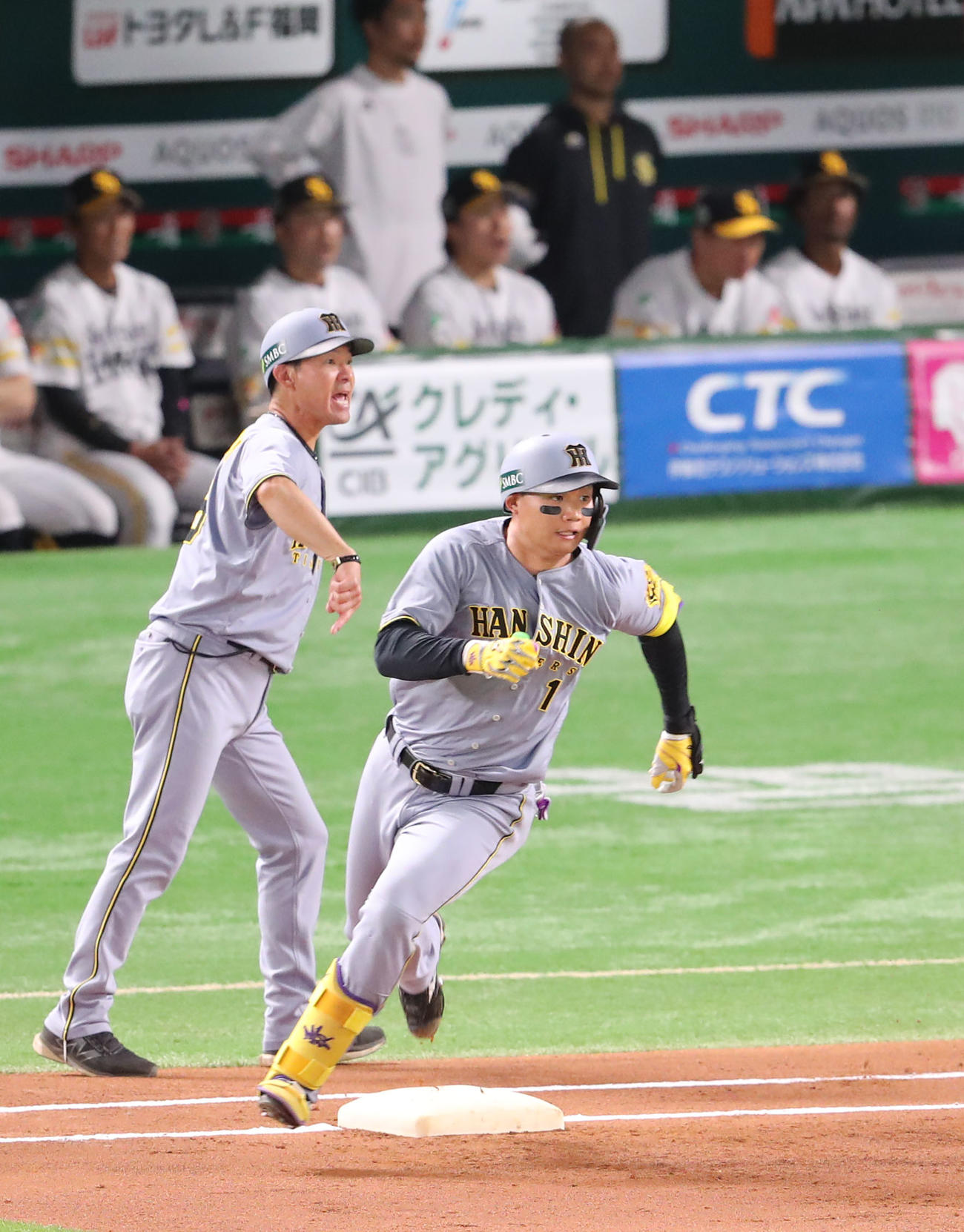 ソフトバンク対阪神　1回表阪神1死一塁、森下は二塁打を放つ（撮影・梅根麻紀）