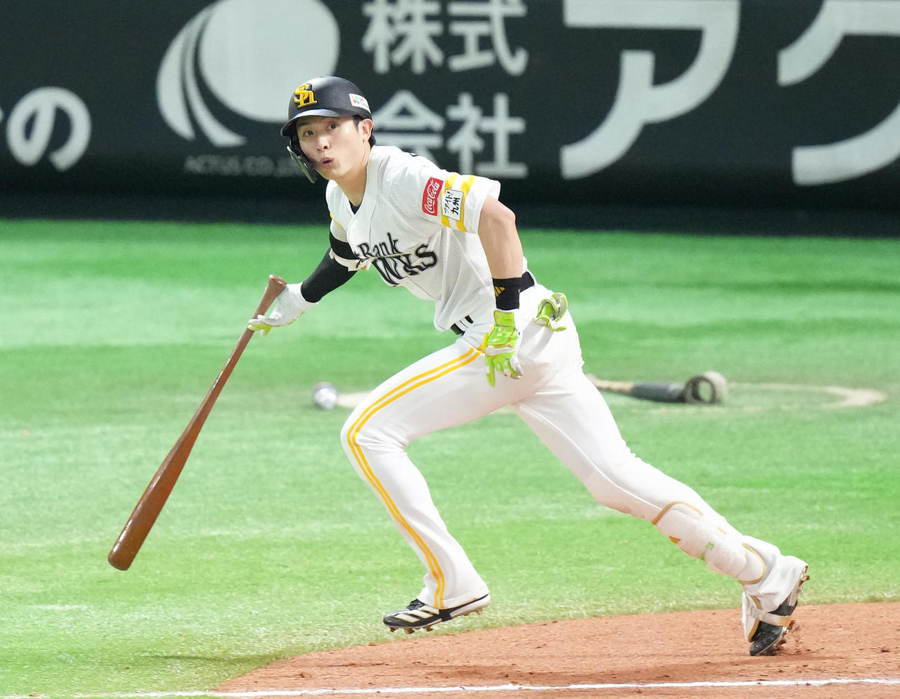 ソフトバンク対阪神　7回裏ソフトバンク2死、周東は左二塁打を放ち日本シリーズ1試合最多安打記録を更新する5安打を達成する（撮影・足立雅史）