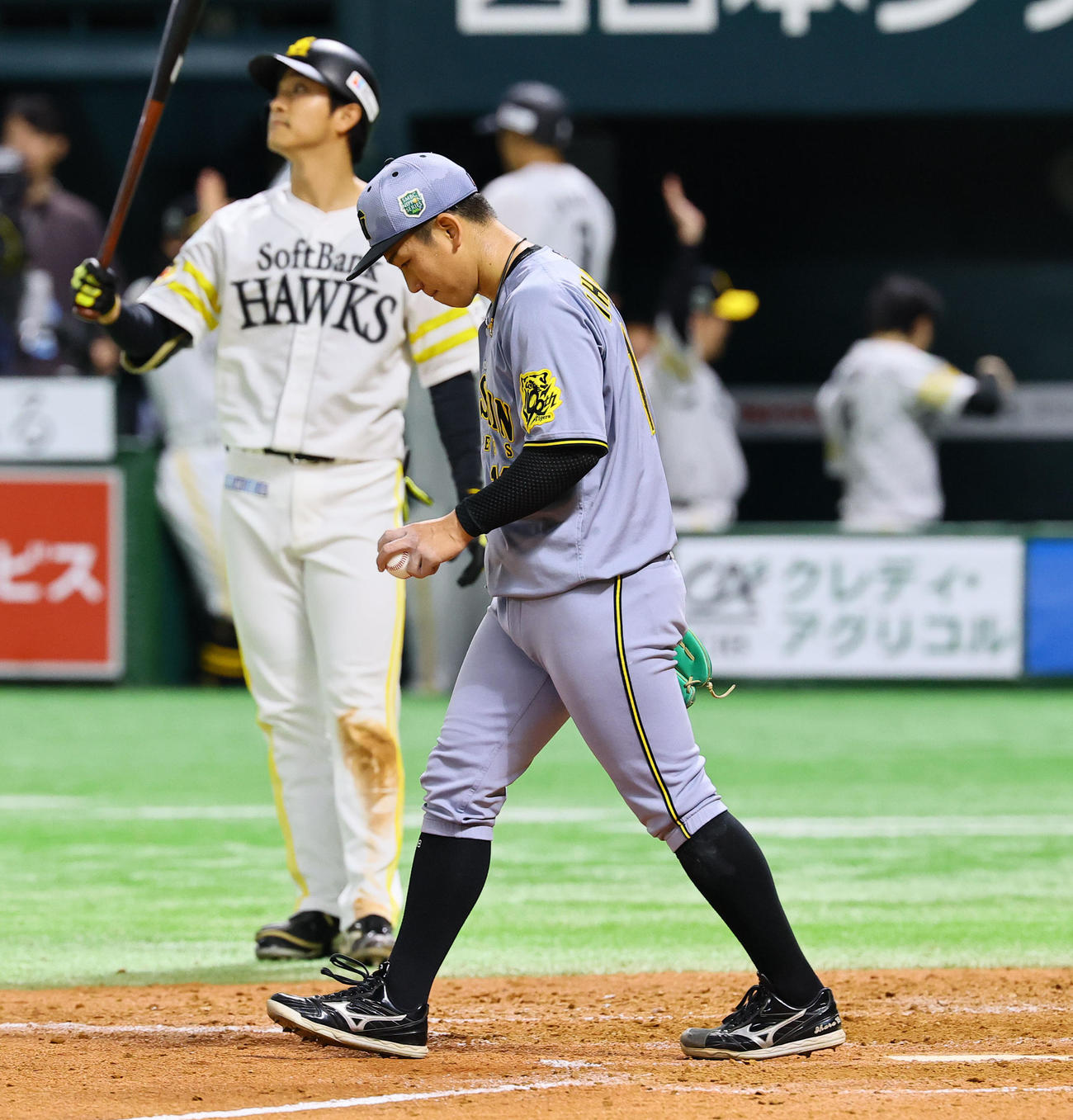 ソフトバンク対阪神　5回裏ソフトバンク2死一、三塁、打者柳町のとき暴投で失点した伊原（撮影・藤尾明華）