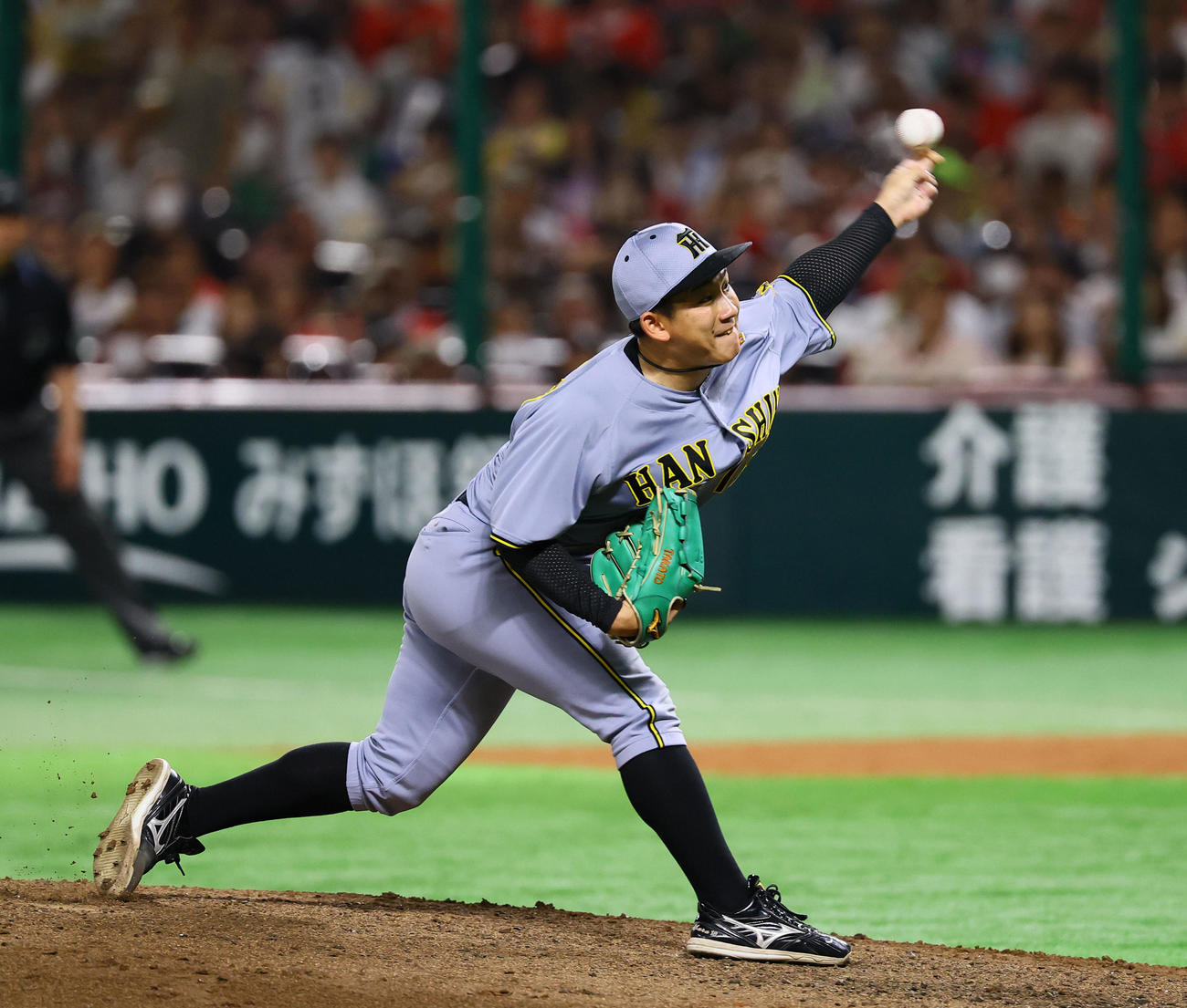 ソフトバンク対阪神　3回途中から3番手で登板した阪神伊原（撮影・藤尾明華）
