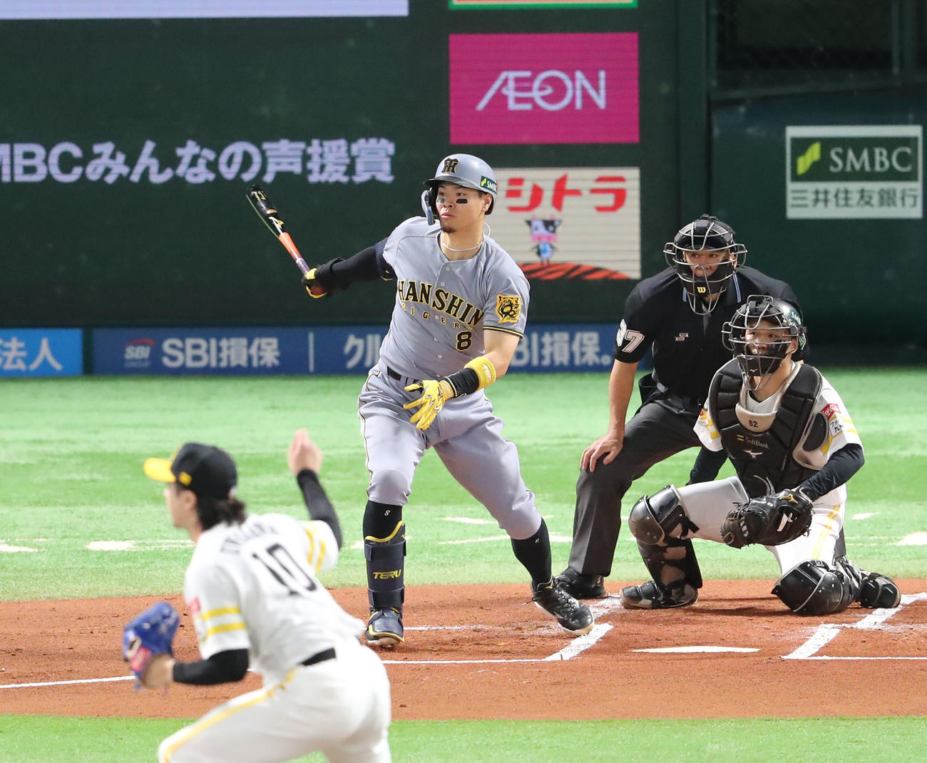 ソフトバンク対阪神　1回裏阪神1死二、三塁、佐藤輝は右前に先制適時打を放つ（撮影・梅根麻紀）