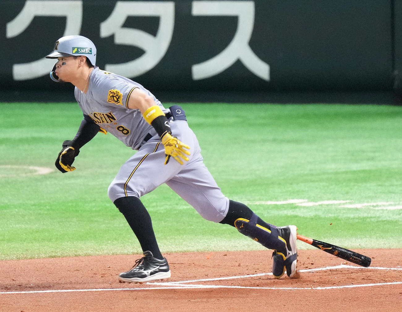 ソフトバンク対阪神　1回表阪神1死二、三塁、佐藤輝は先制適時打を放つ（撮影・足立雅史）