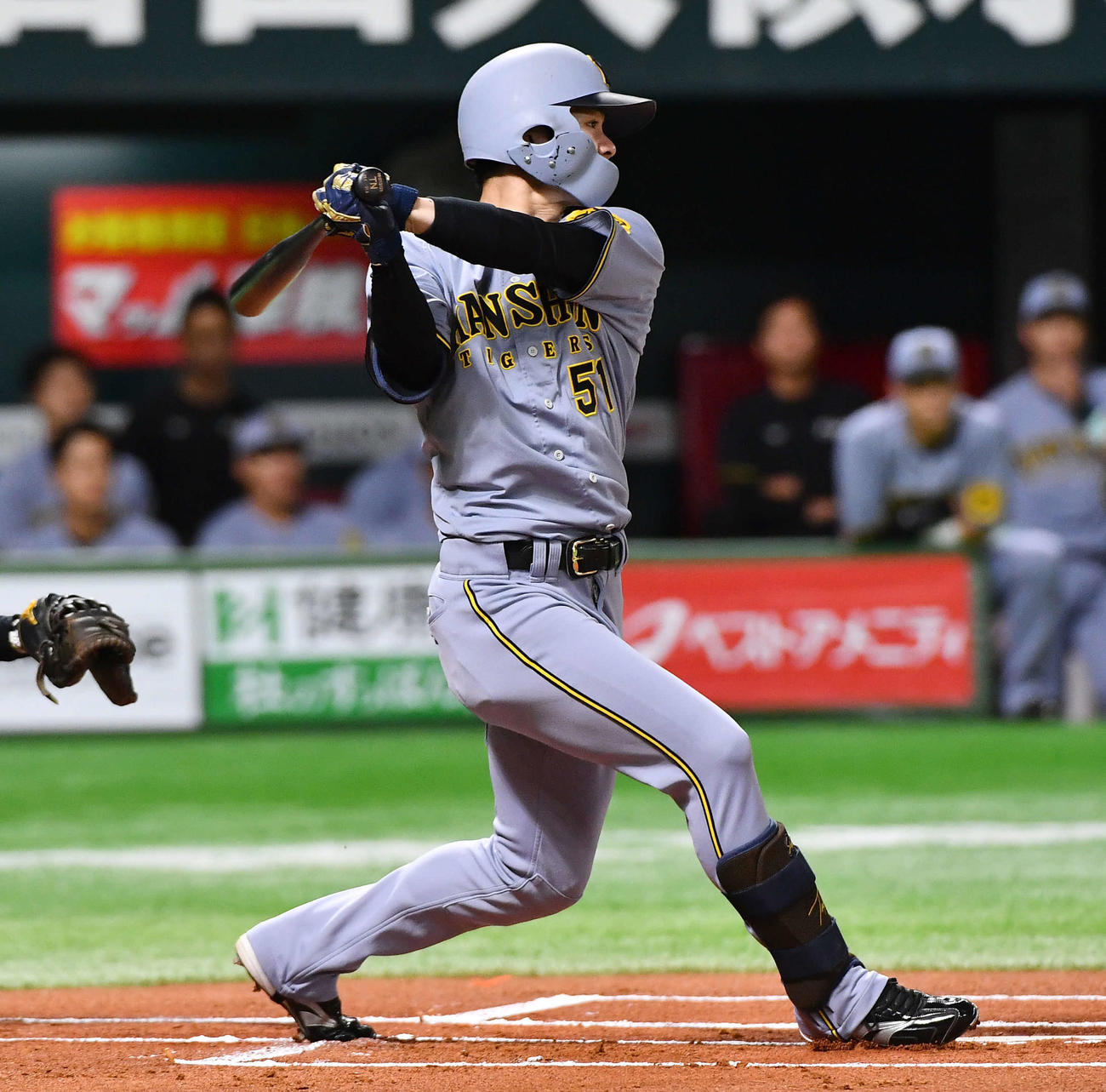 ソフトバンク対阪神　1回表阪神1死、中野は中前安打を放つ（撮影・岩下翔太）