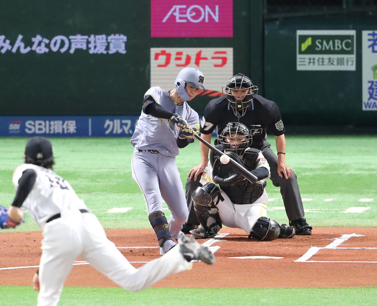 ソフトバンク対阪神　1回表阪神1死、中野は中前安打を放つ（撮影・梅根麻紀）