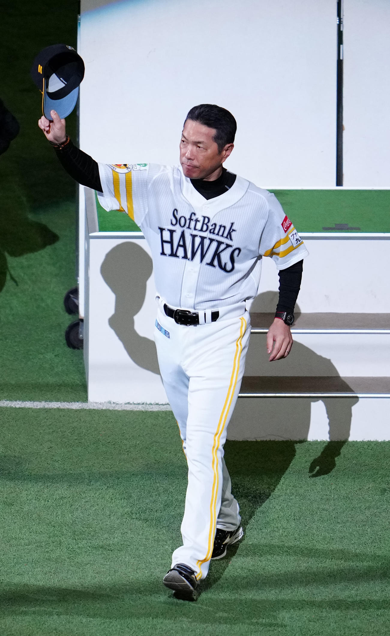 ソフトバンク対阪神　勝利インタビュー後、声援に応えるソフトバンク小久保監督（撮影・江口和貴）