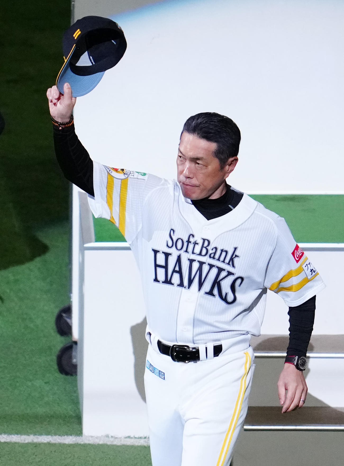 ソフトバンク対阪神　勝利インタビュー後、声援に応えるソフトバンク小久保監督（撮影・江口和貴）