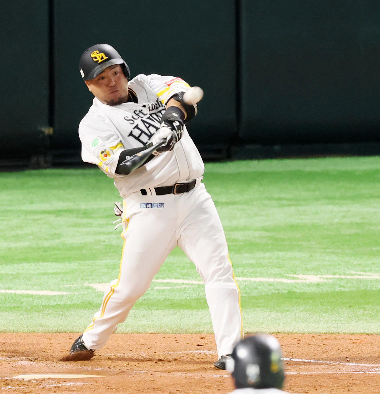 ソフトバンク対阪神　2回裏ソフトバンク2死一、二塁、左越え3点本塁打を放つ山川（撮影・加藤哉）