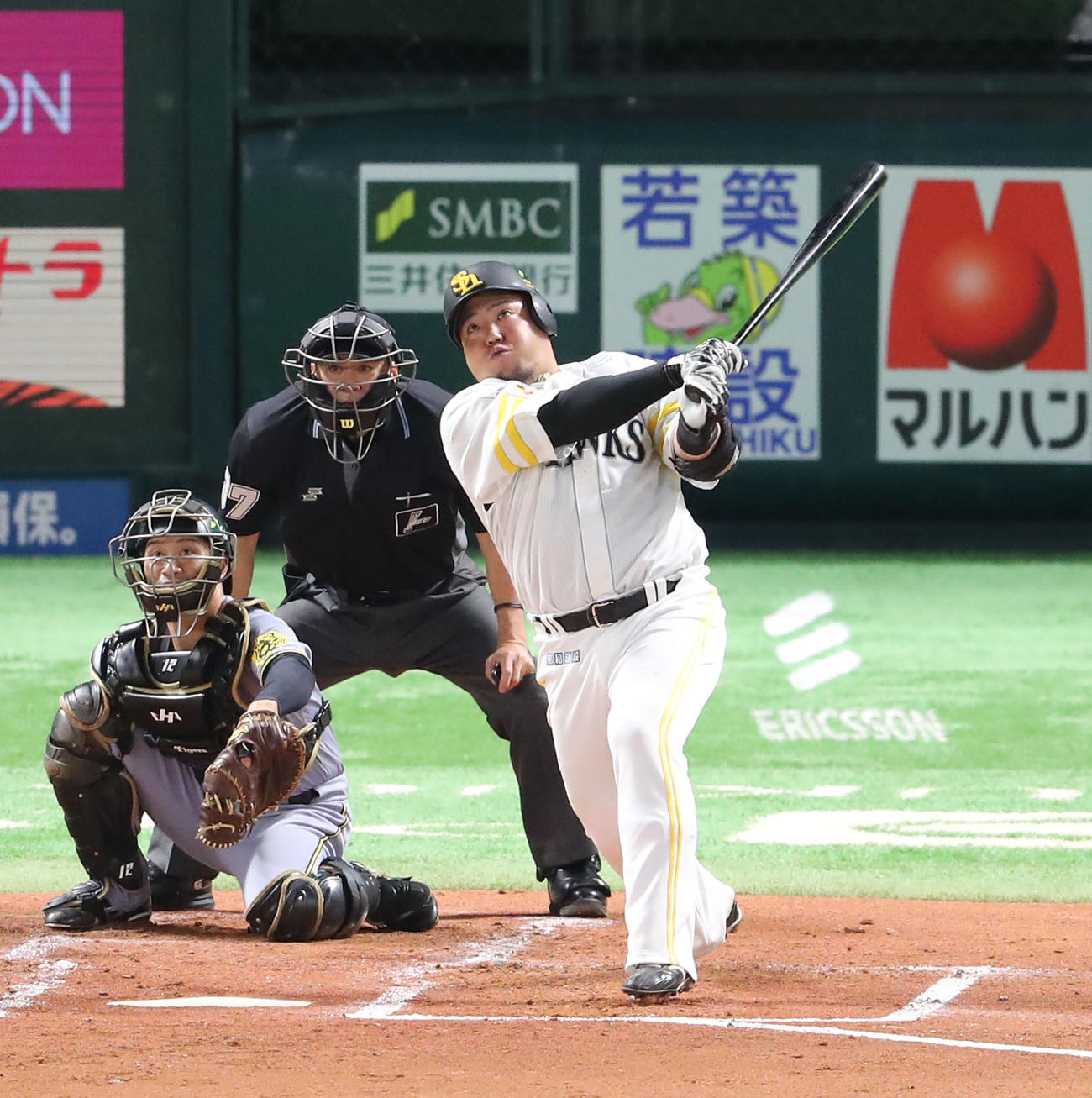 ソフトバンク対阪神　1回裏ソフトバンク2死一、二塁、山川は右越えに勝ち越しとなる2点適時二塁打を放つ（撮影・梅根麻紀）