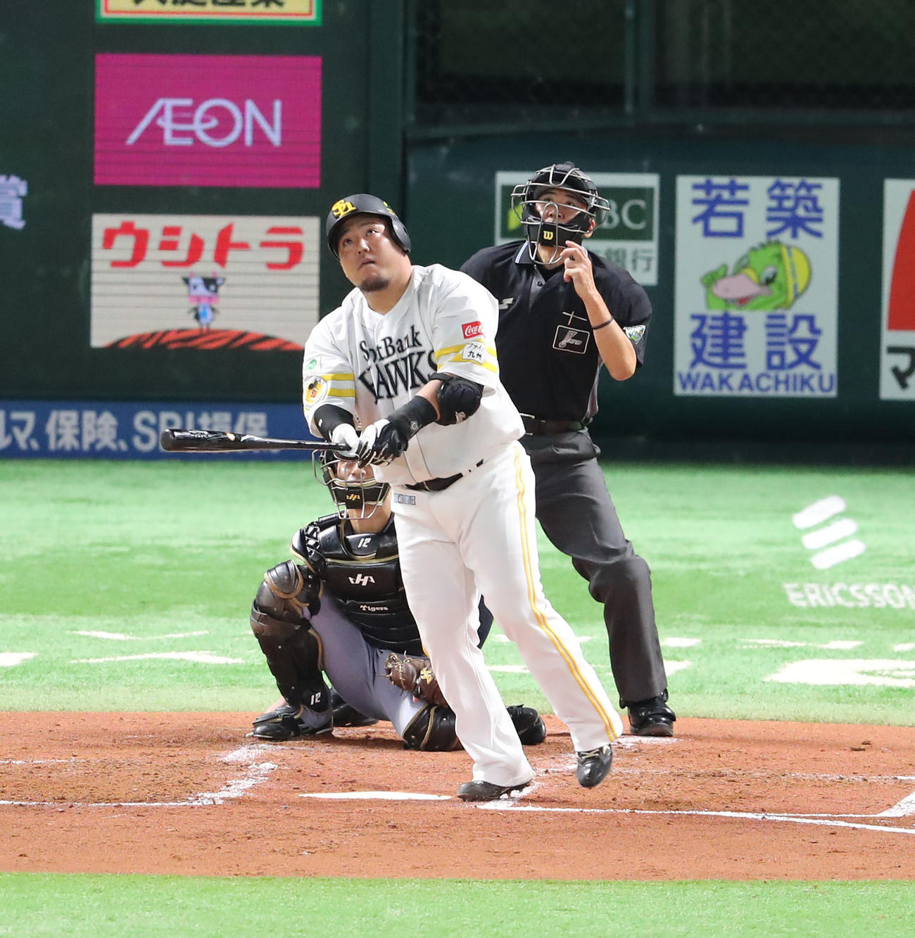 ソフトバンク対阪神　1回裏ソフトバンク2死一、二塁、山川は右越えに勝ち越しとなる2点適時二塁打を放つ（撮影・梅根麻紀）