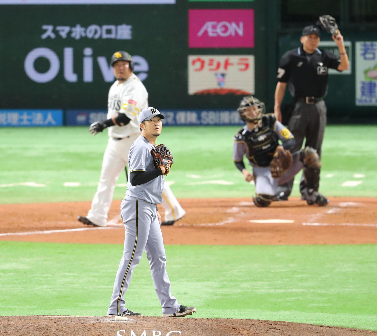 ソフトバンク対阪神　2回裏ソフトバンク2死一、二塁、山川に左越え3点本塁打を浴びた岩貞祐太（撮影・梅根麻紀）