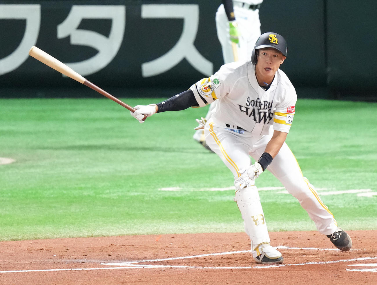 ソフトバンク対阪神　1回裏ソフトバンク無死、柳田は左前打を放つ（撮影・足立雅史）