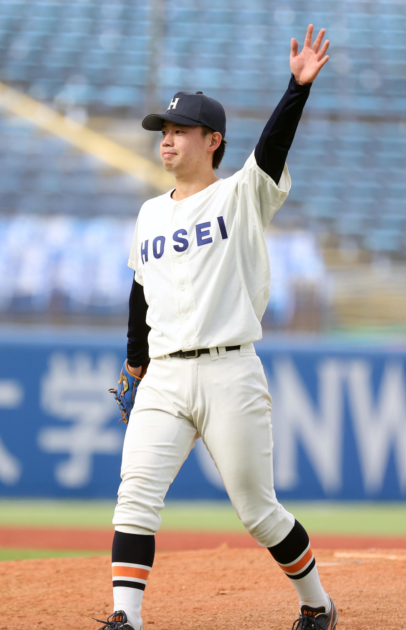 東大対法大　完封勝利を挙げた法大・野崎（撮影・柴田隆二）