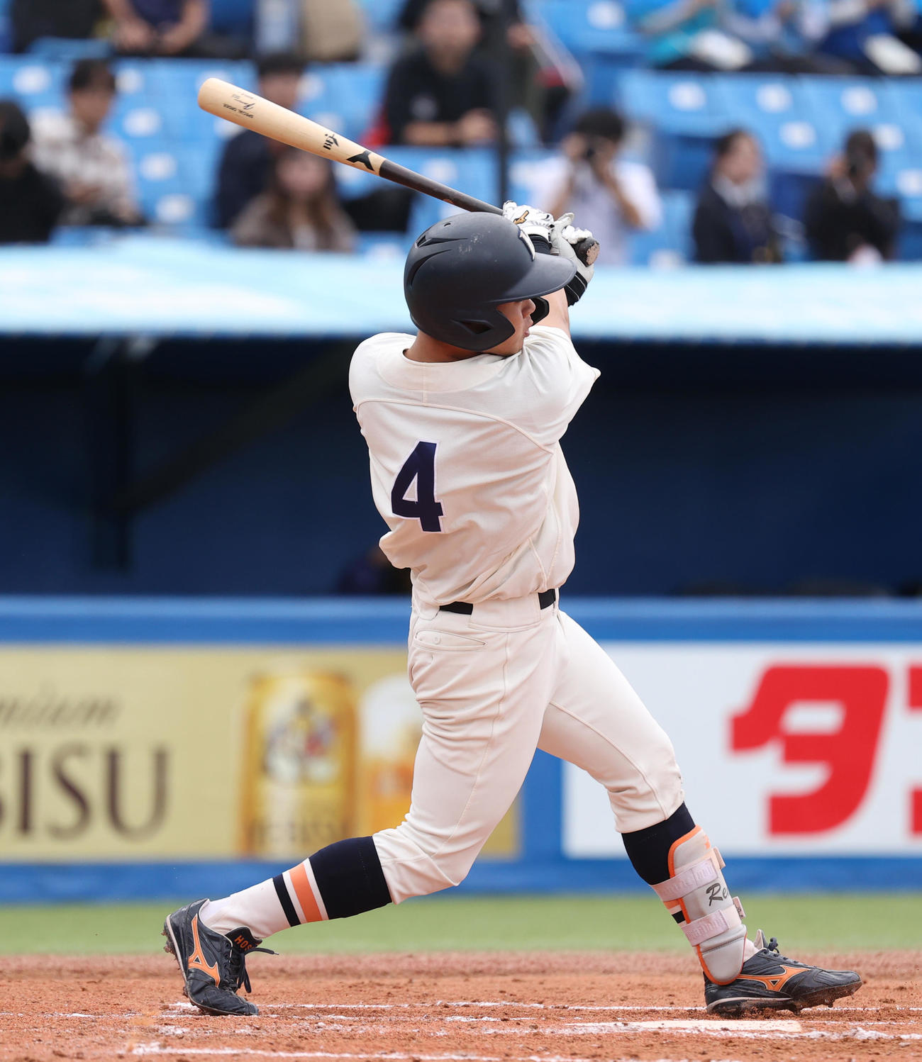 東大対法大　5回裏法大1死一、三塁、中村騎は中前に適時打を放つ（撮影・柴田隆二）