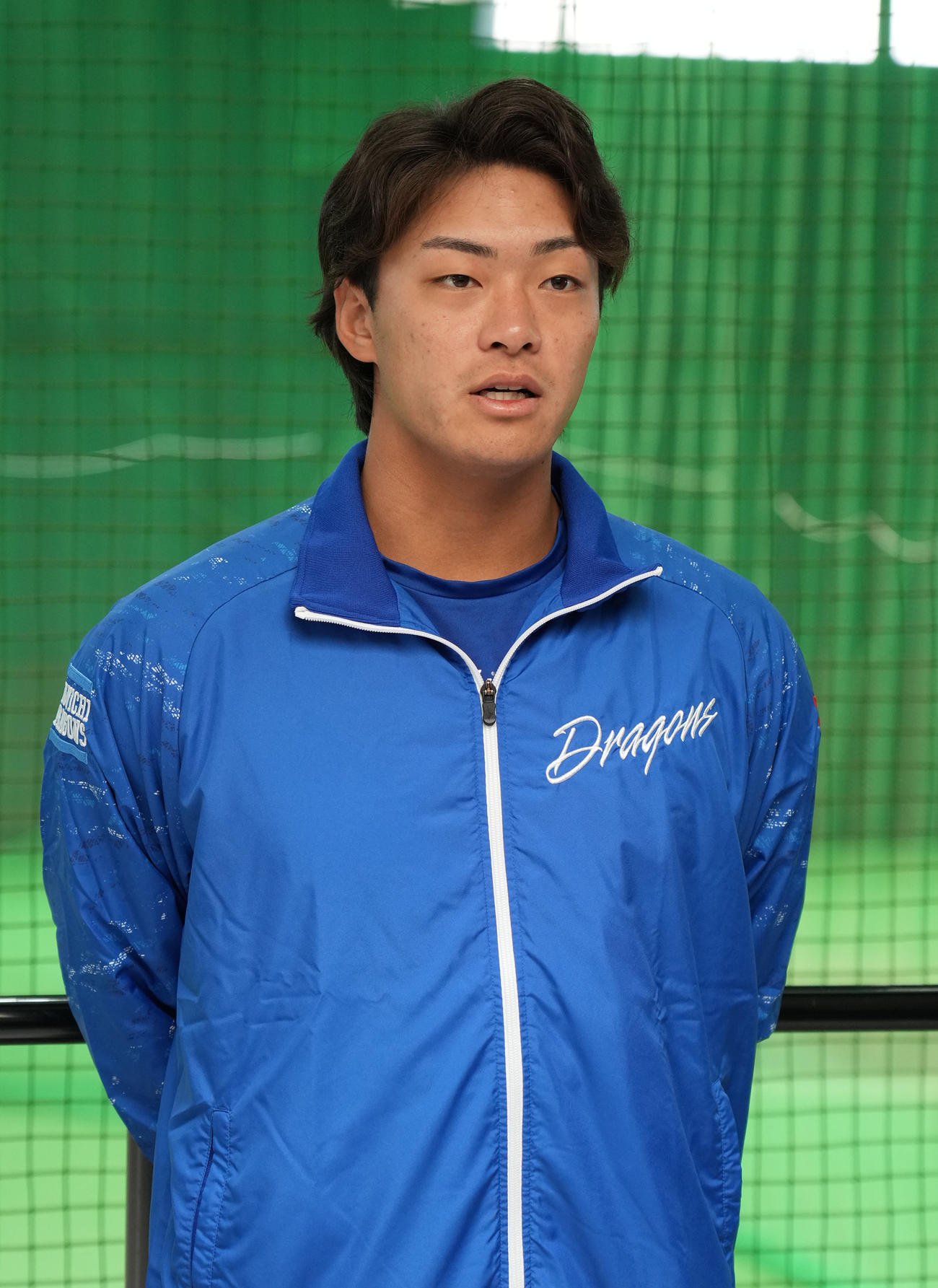 球団から来季の支配下選手契約を結ばない通告を受け取材に応じる津田（撮影・森本幸一）