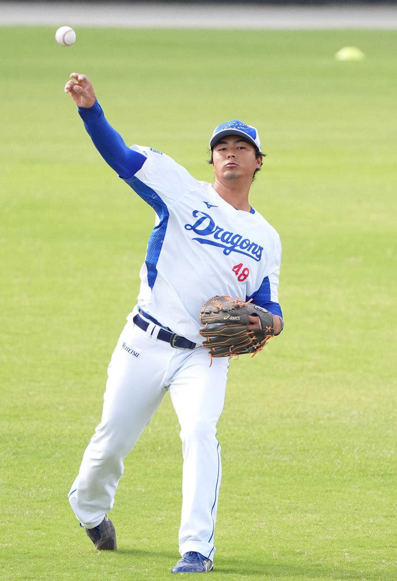 キャッチボールをする土生（撮影・森本幸一）