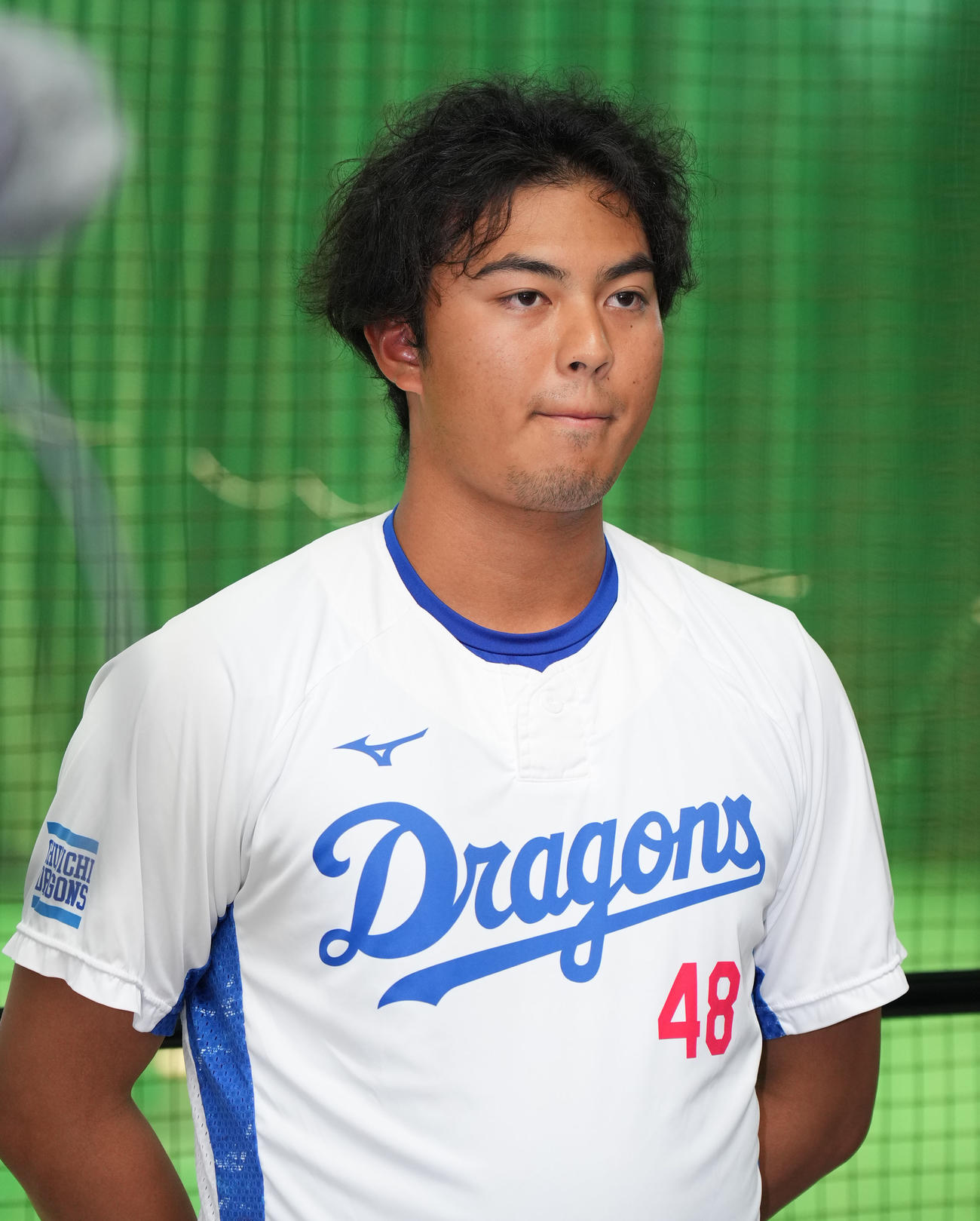 球団から来季の支配下選手契約を結ばない通告を受け取材に応じる土生（撮影・森本幸一）