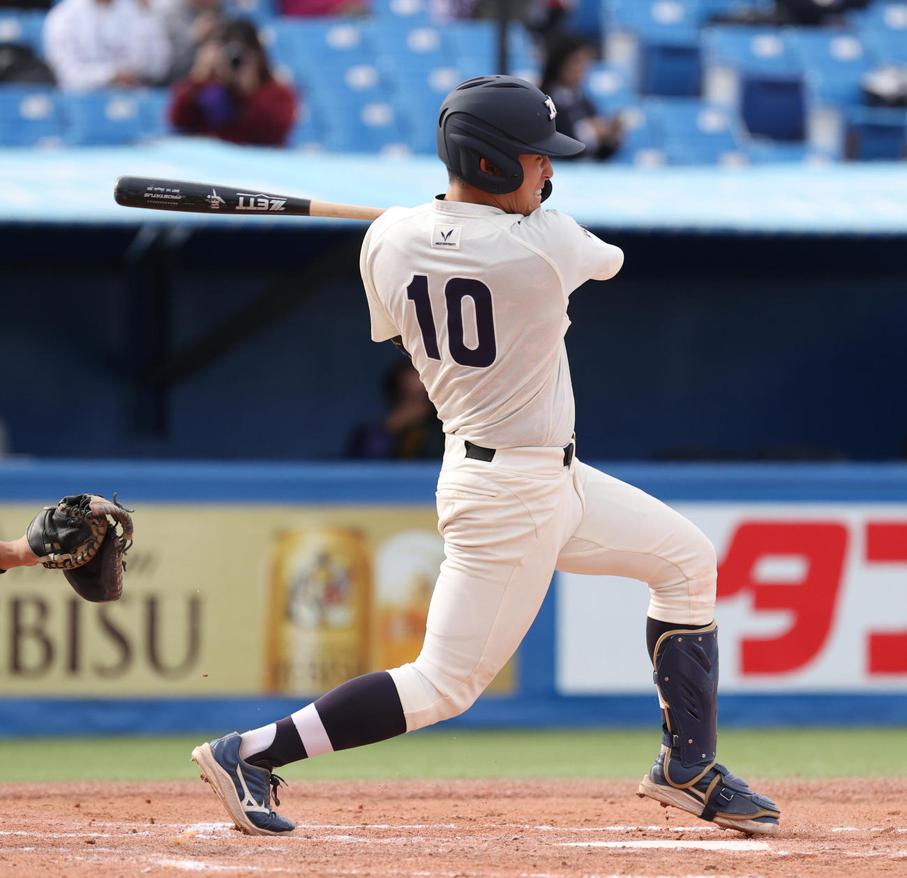 明大対立大　3回表明大1死一、三塁、木本は左中間に適時二塁打を放つ（撮影・柴田隆二）