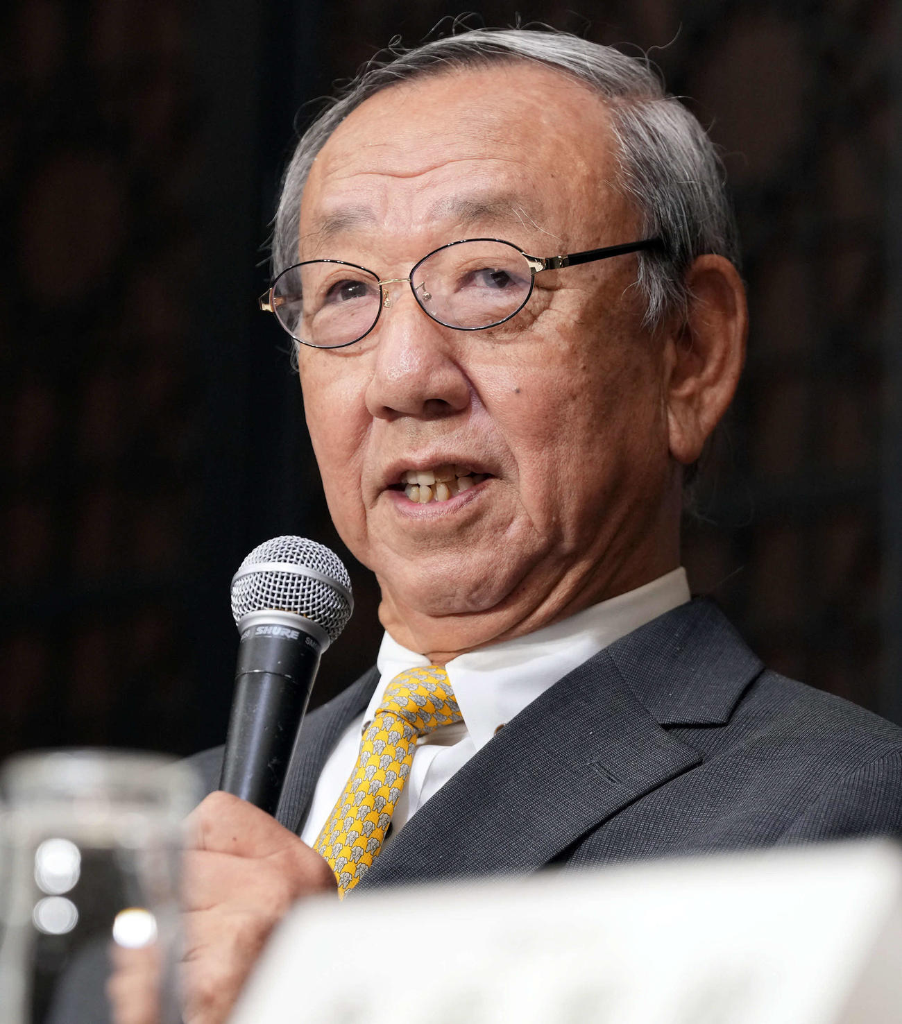 記者の質問に答える堀内恒夫委員長（撮影・たえ見朱実）