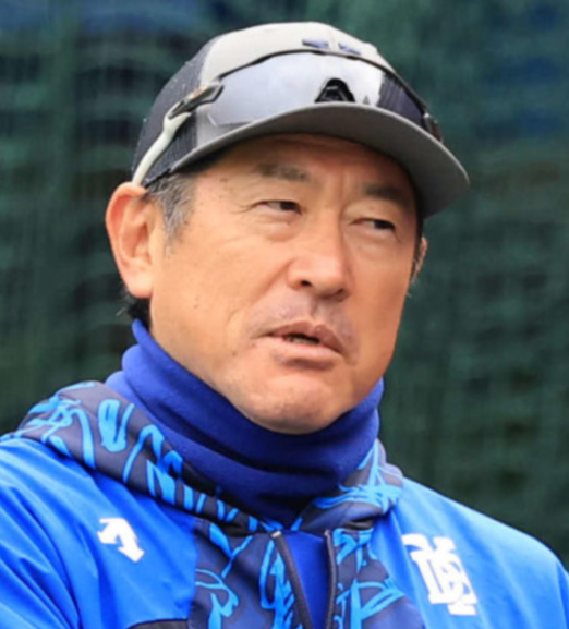 DeNA石井琢朗野手コーチ（2025年3月撮影）