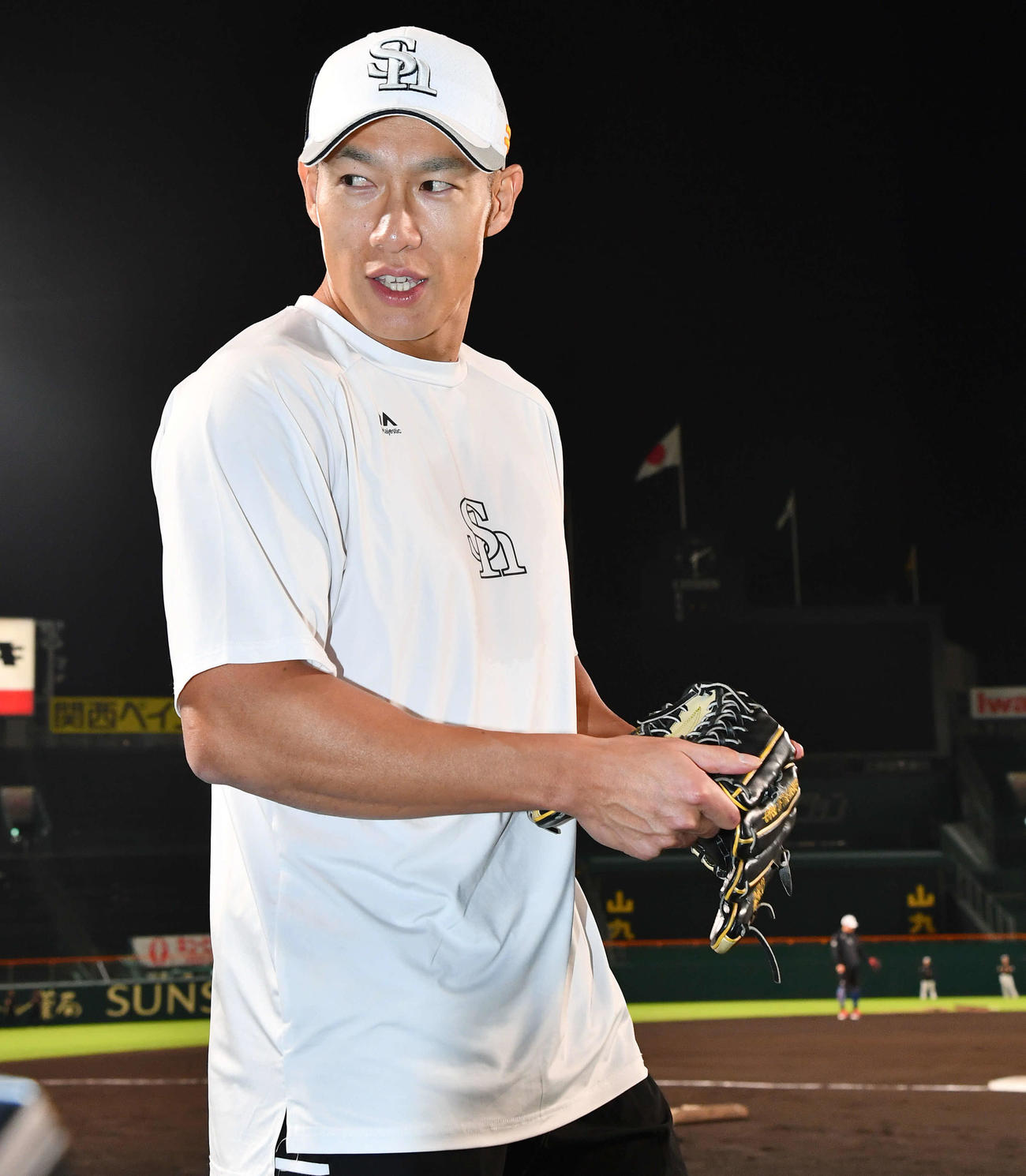 守備練習を終えて移動するソフトバンク柳田（撮影・岩下翔太）
