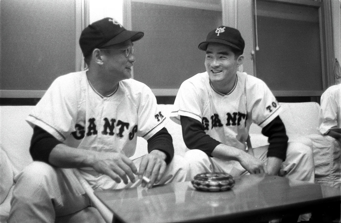 58年、ルーキー時代に後楽園球場のサロンで川上哲治と長嶋茂雄