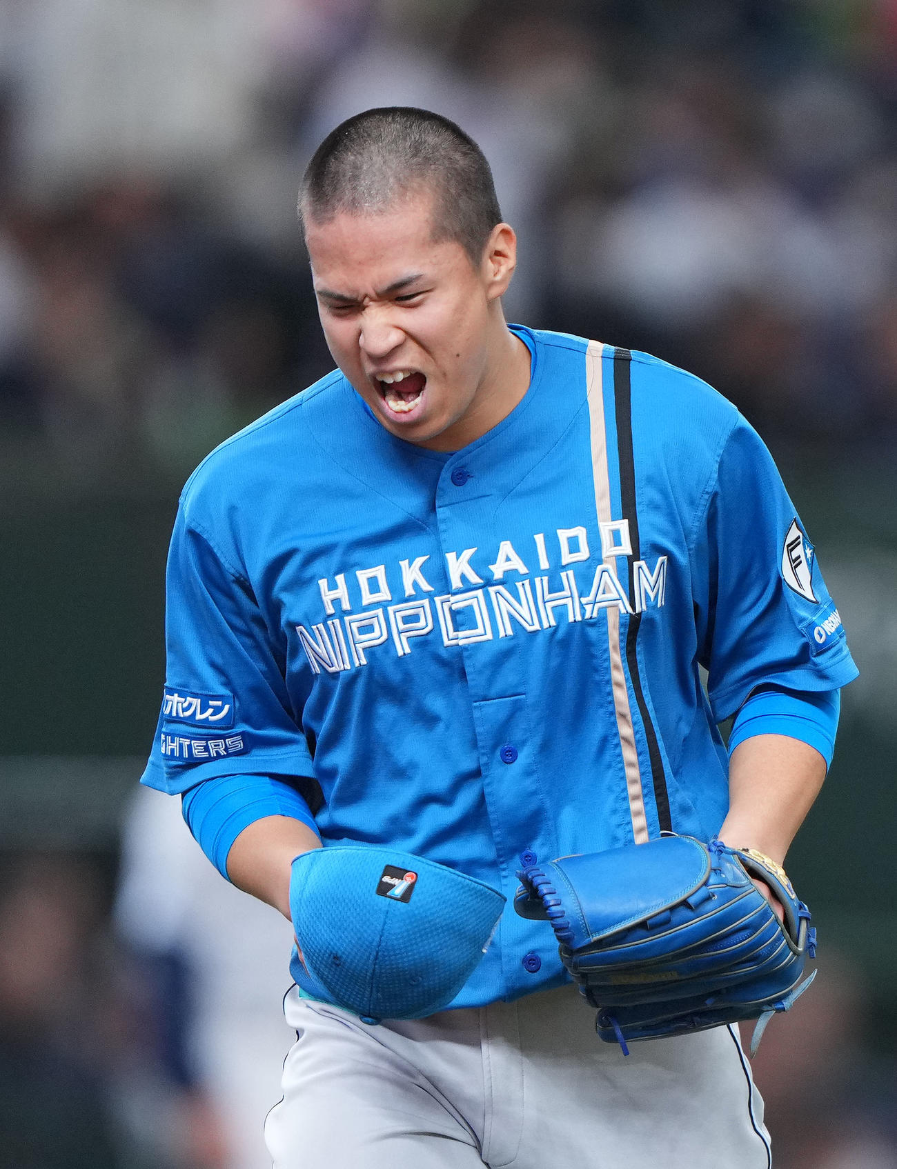 西武対日本ハム　6回裏を無失点に抑えほえる日本ハム松岡洸希（2025年3月撮影）