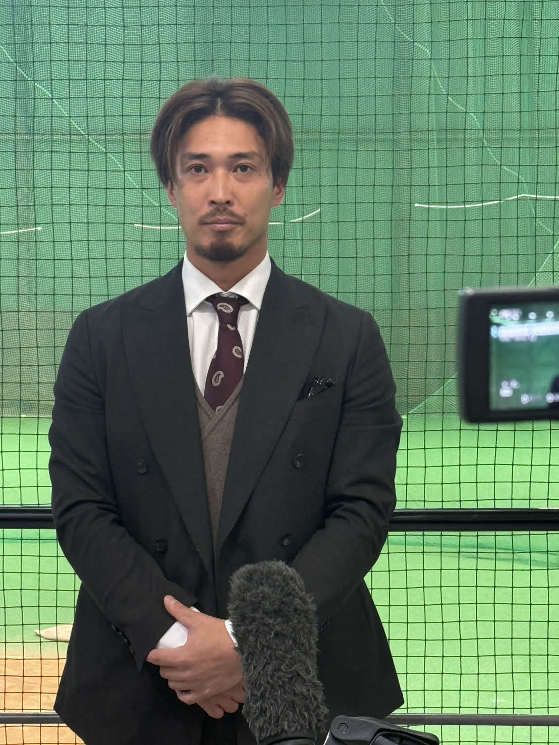 中日から戦力外通告を受けた駿太は会見する（2025年10月28日、ナゴヤ球場）