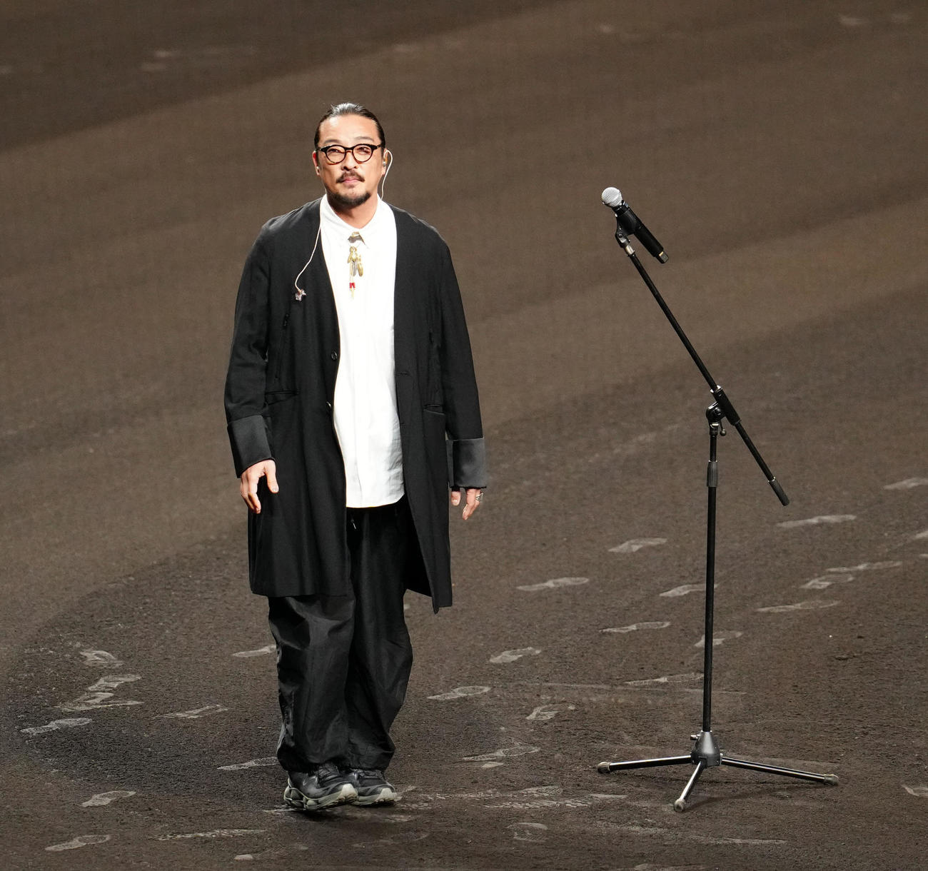 阪神対ソフトバンク　試合前、君が代を斉唱した湘南乃風の若旦那（撮影・江口和貴）