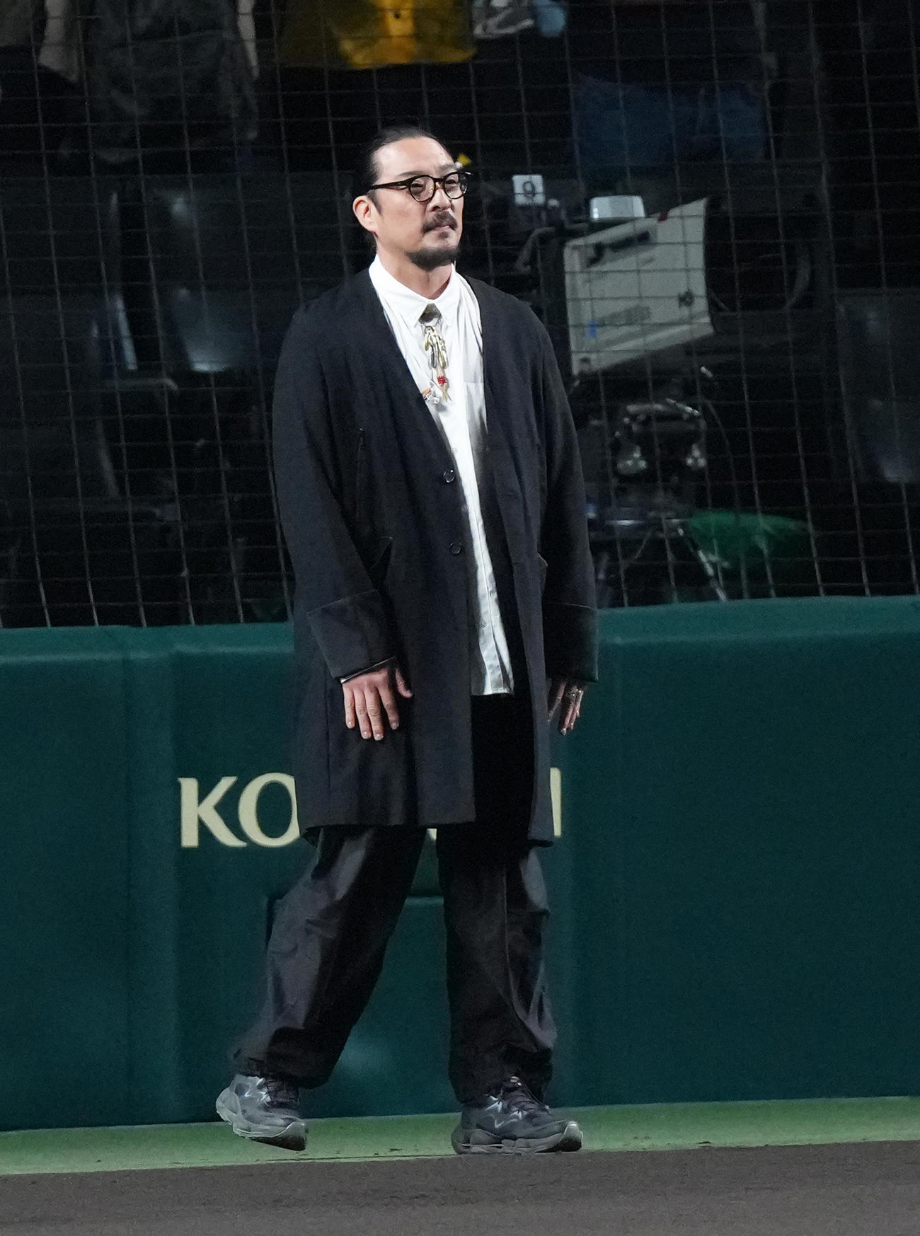 阪神対ソフトバンク　君が代独唱を行った若旦那（撮影・足立雅史）