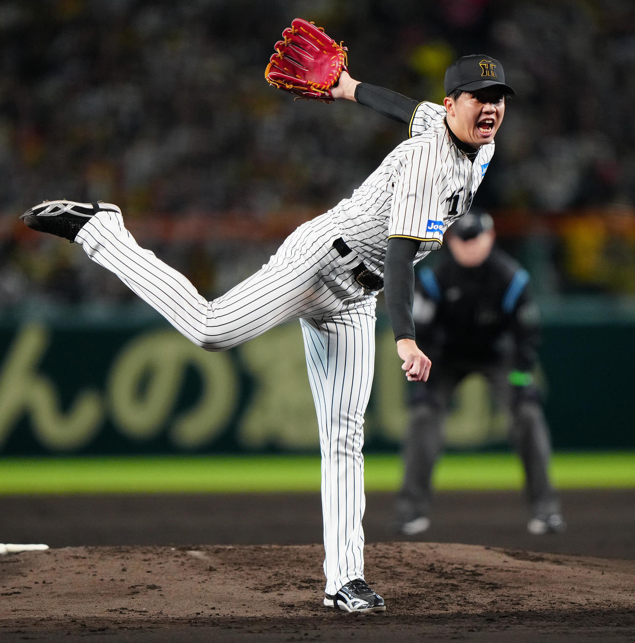 阪神対ソフトバンク　3回表ソフトバンク2死二塁、打者柳田の時、ほえながら投球する才木（撮影・鈴木みどり）