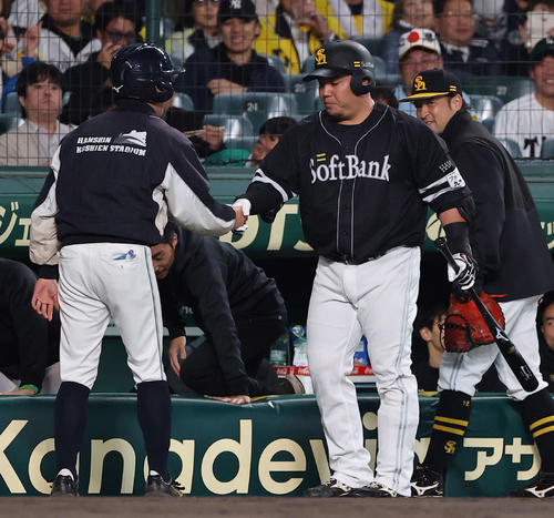ソフトバンク】山川穂高が2戦連発の特大同点ソロ「打つべきボールを
