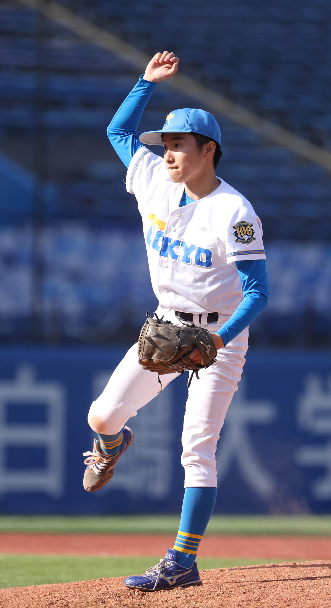 法大対東大　4回から登板した東大・渡辺（撮影・柴田隆二）