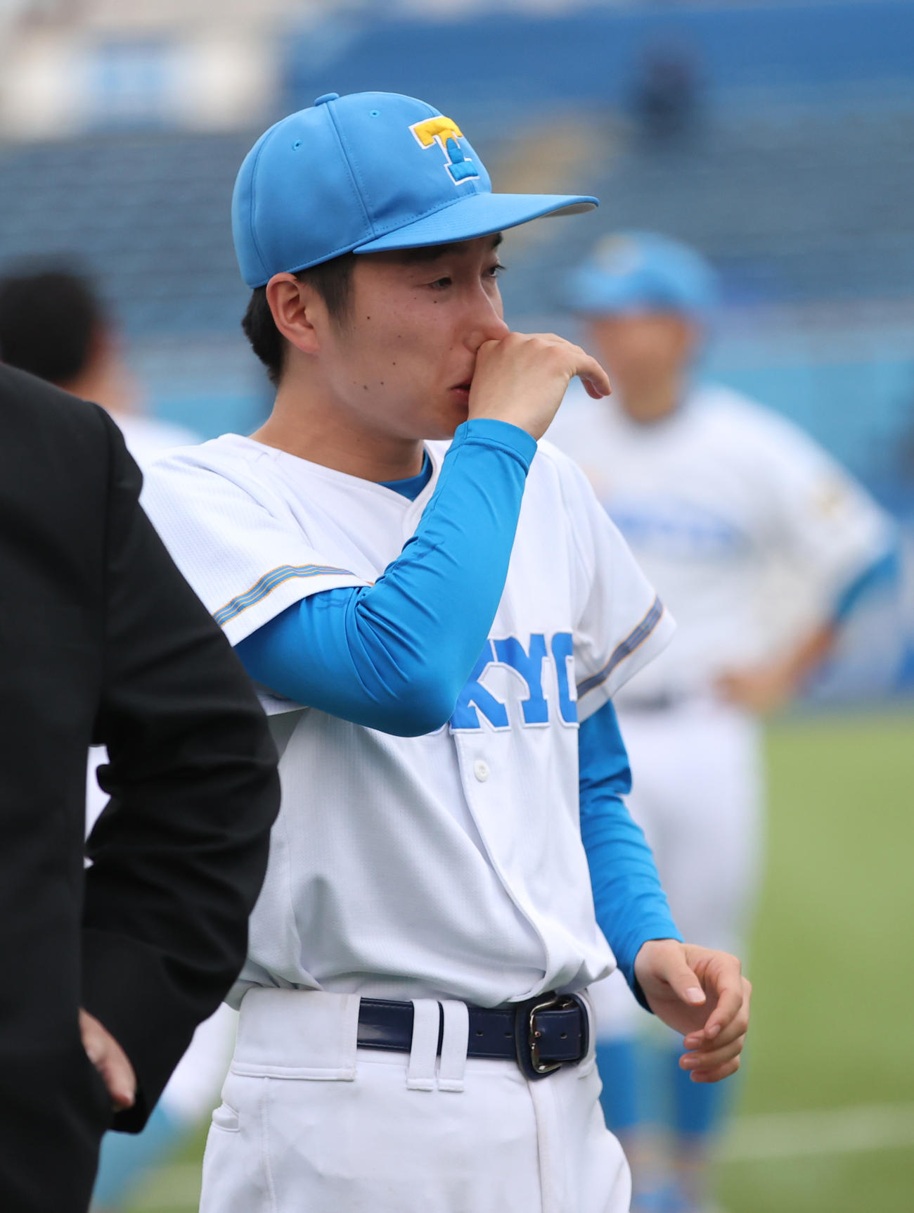 最後の試合を終えた東大・渡辺は涙を流す（撮影・柴田隆二）