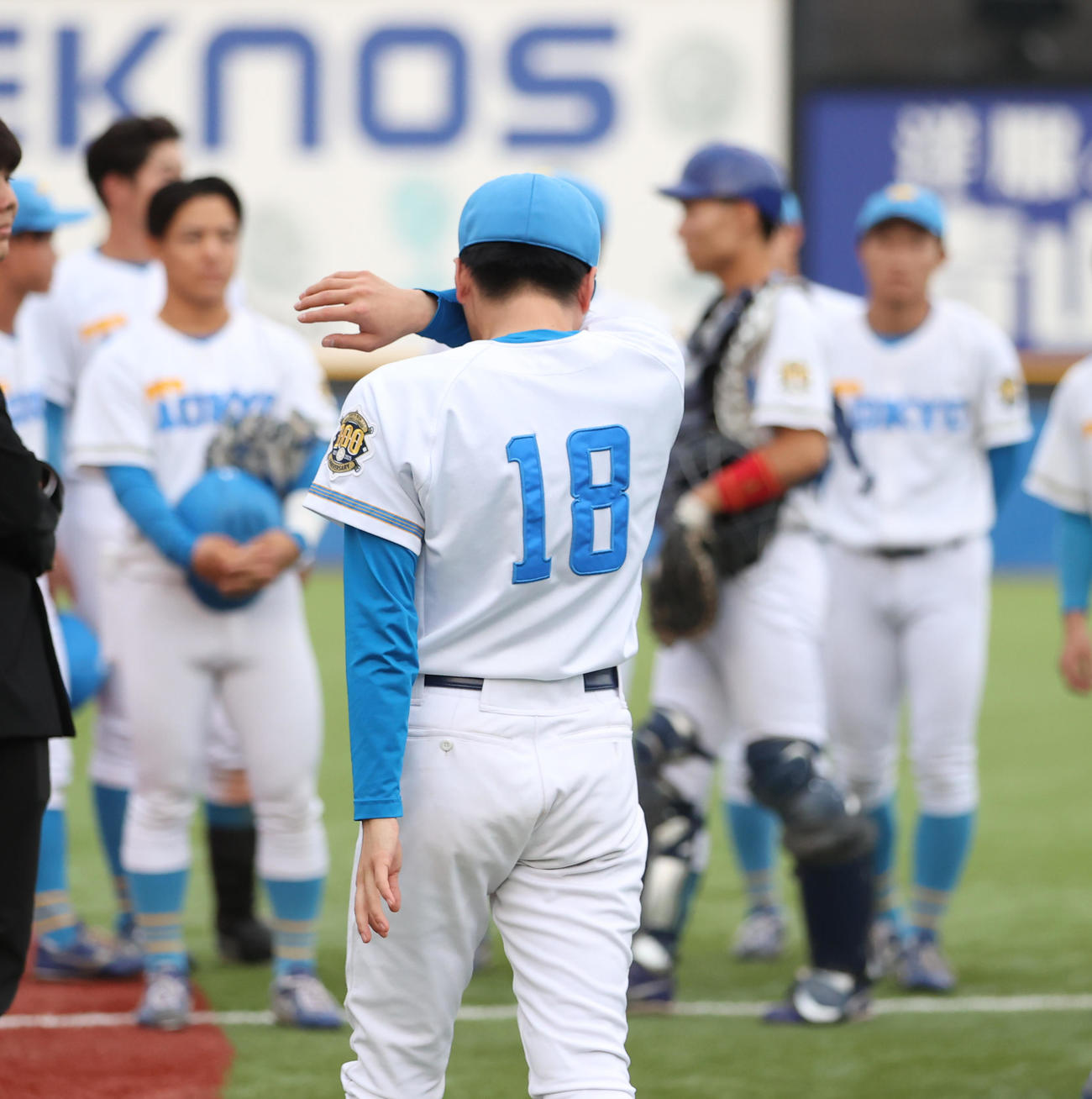 最後の試合を終えた東大・渡辺は涙を流す（撮影・柴田隆二）