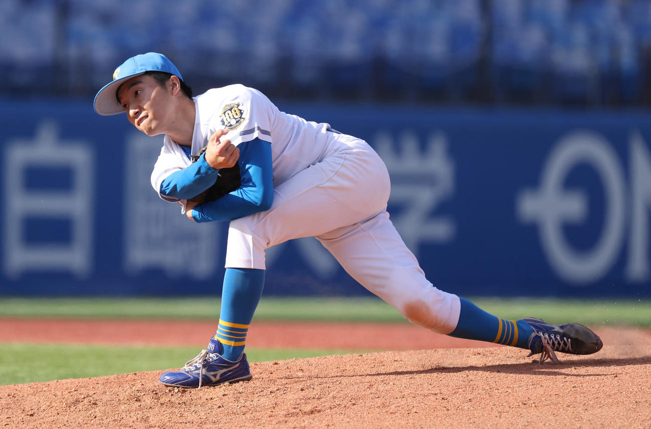 法大対東大　4回から登板した東大・渡辺（撮影・柴田隆二）